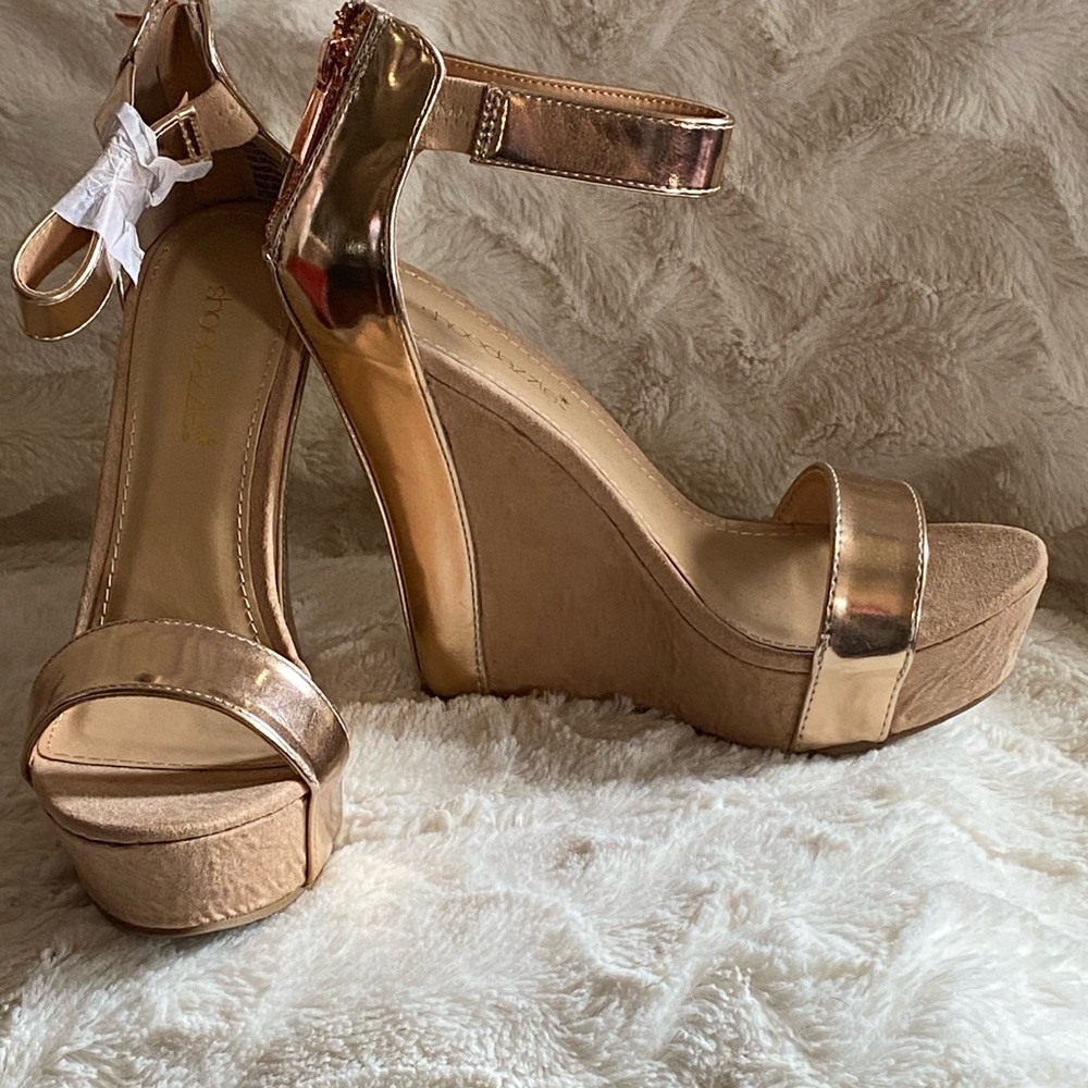 Shoe Dazzle Gold Wedge Sandals with Metallic Finish